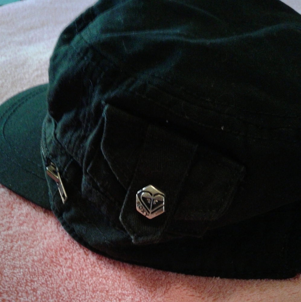 🌺 2 Cute OS Caps/Hats - Picture 3 of 12